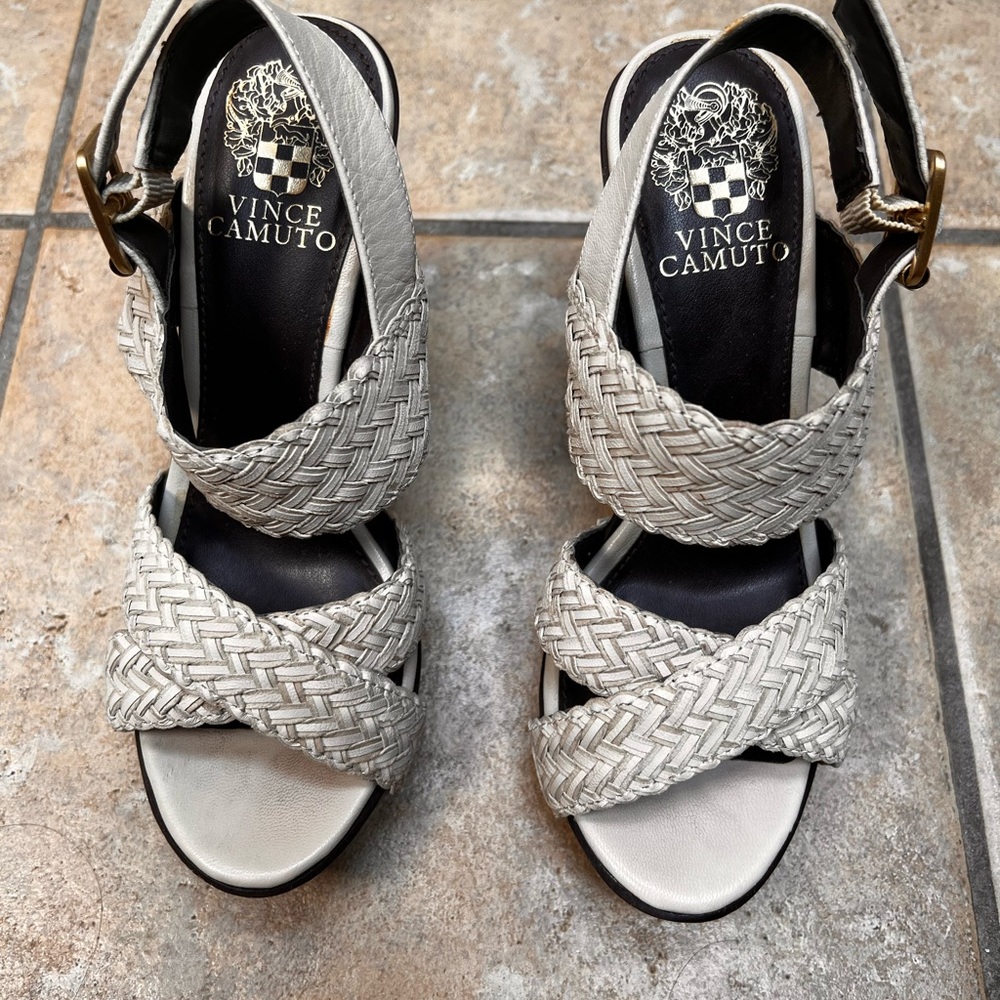 Vince Camuto shoes size 6 a new condition, never worn